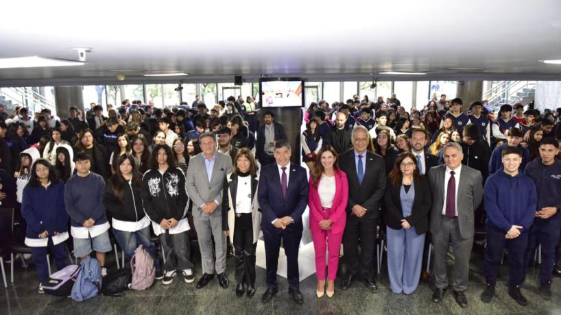 Firmaron convenios para llevar el Digesto Jurídico y un videojuego educativo a las escuelas