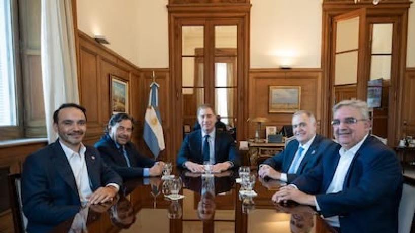 Santilli recibió a Jaldo y otros gobernadores del Norte