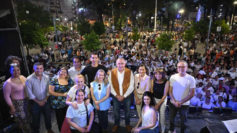 Tucumán Danza reunió a miles de bailarines en Plaza Independencia para celebrar la cultura y la tradición