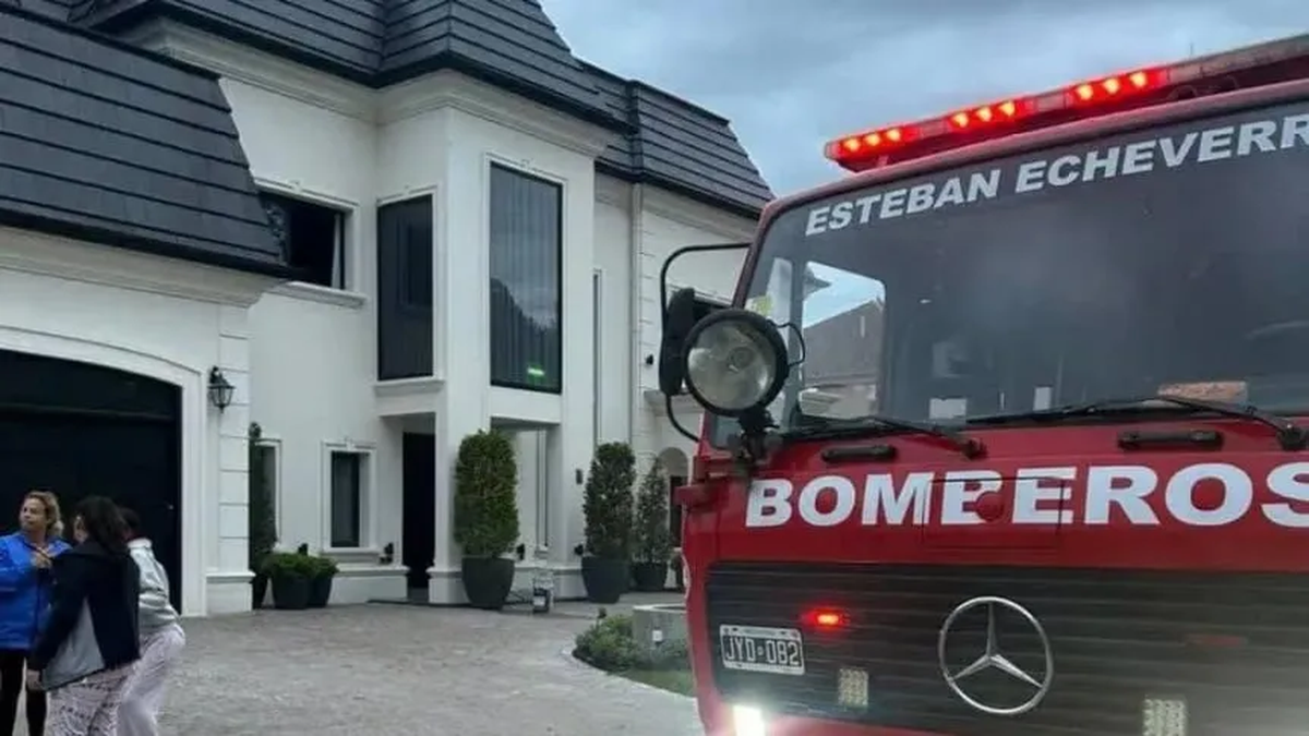 Se incendió parte de la casa de Leandro Paredes