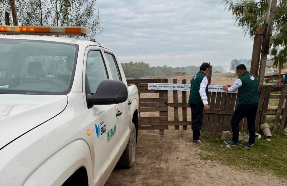 Clausuran predios y suspenden a cinco empresas por arrojar escombros en el Canal Sur y el Río Salí