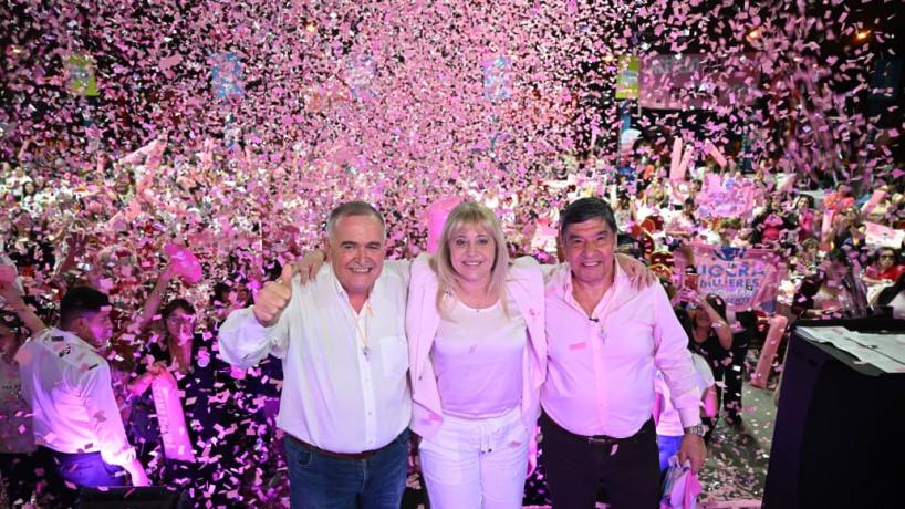 Jaldo participó del cierre del «Octubre Rosa» en Central Córdoba